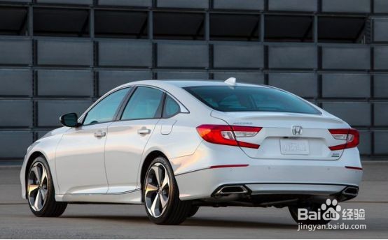 思域尾灯怎么拆