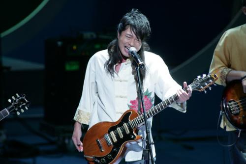 《寂寞的鸵鸟总是一个人奔跑》这句歌词出自哪首歌