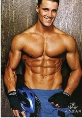 如何成为拥有强健肌肉的男人