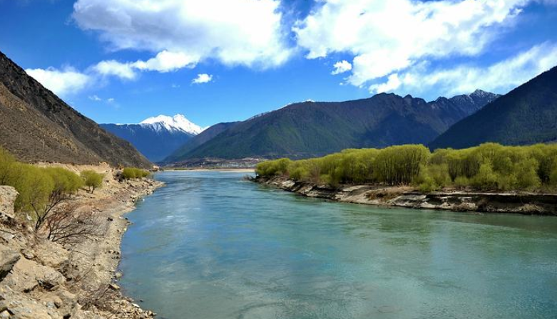请设计一条保护河水的宣传标语，要新颖一些的。