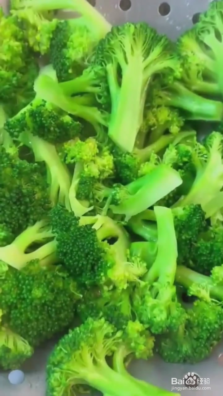 如何制作西兰花鸡蛋小炒