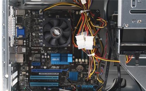 电脑隔几分钟就咚咚咚响一下是什么原因