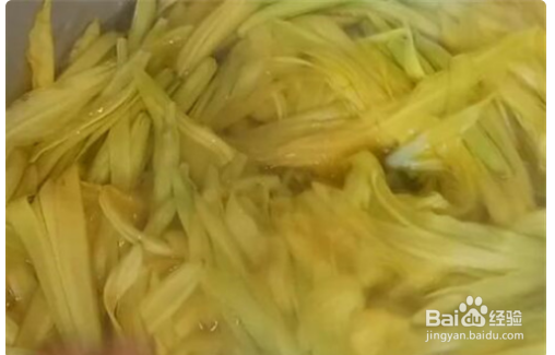 刚摘的黄花菜怎么处理才能吃