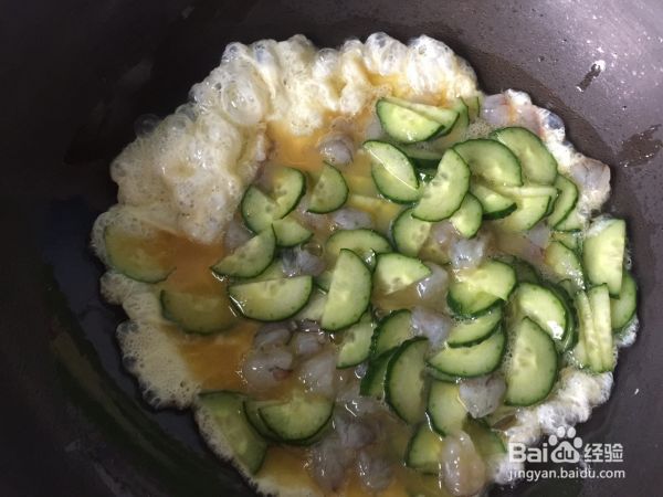 黄瓜虾仁炒鸡蛋