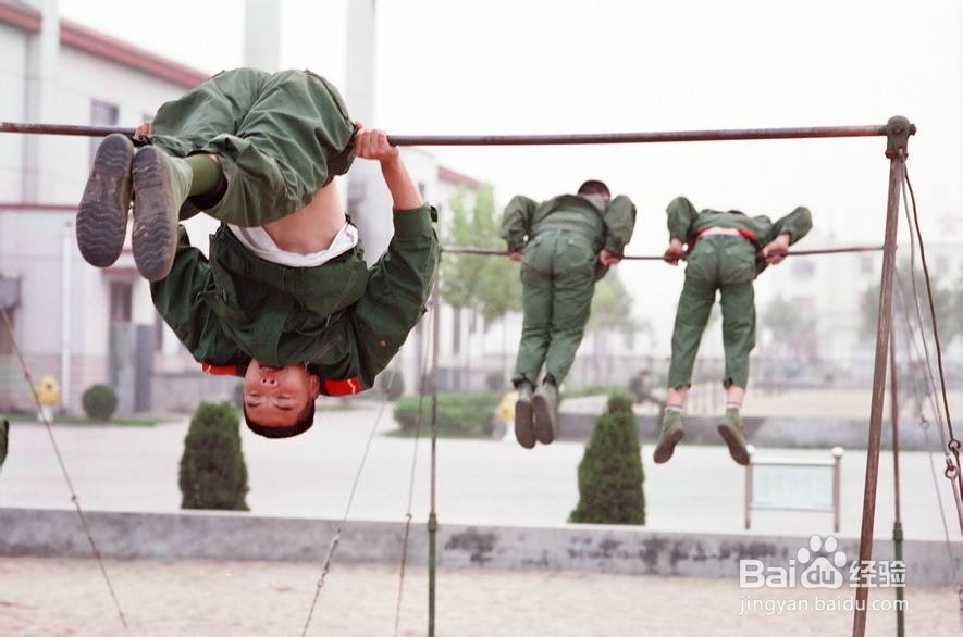 单杠怎么练胸肌