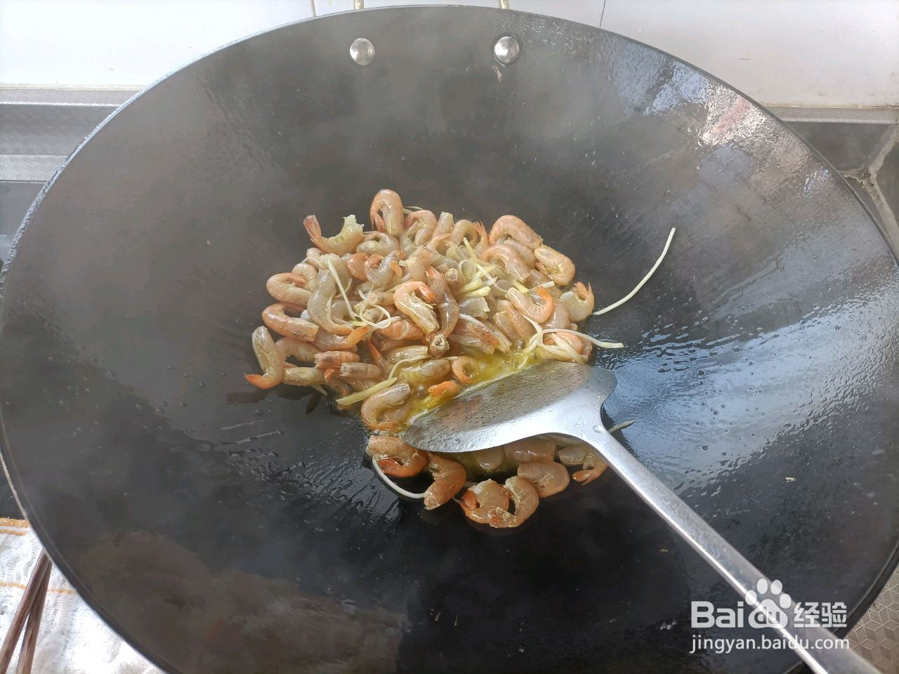 青椒炒河虾的做法