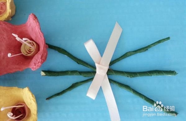 鸡蛋拖废物利用手工制作 艳丽装饰花DIY教程