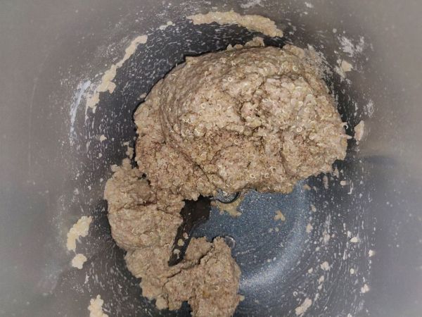 金枪鱼肉松全麦藜麦面包