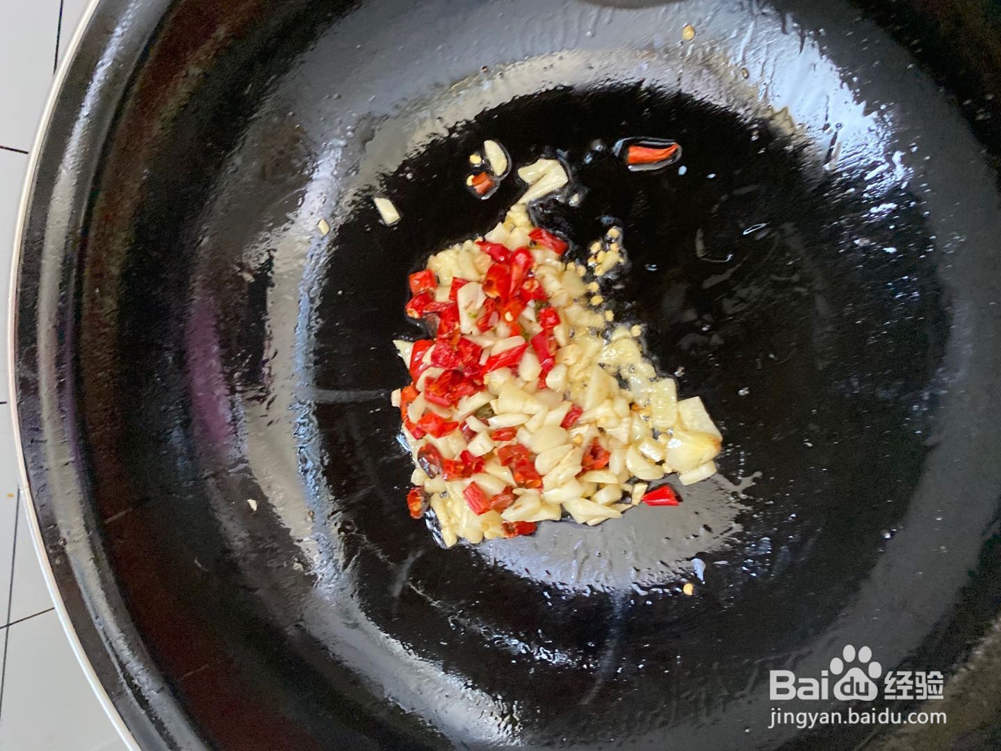 青椒炒腊肠的做法