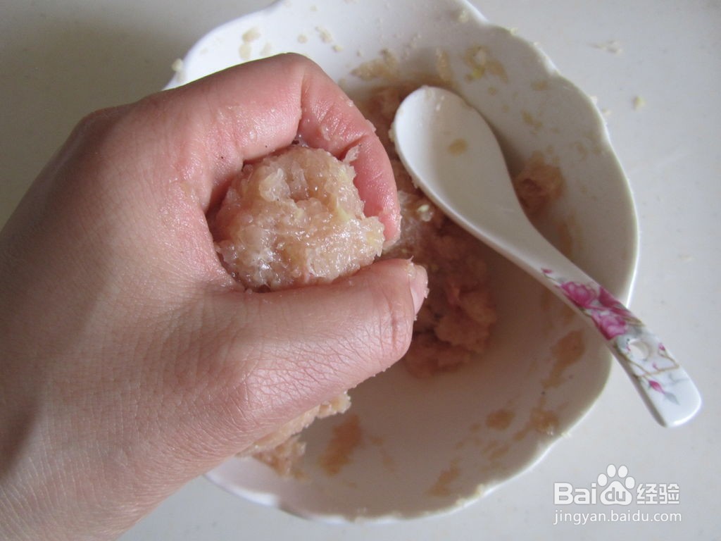 草菇焖鸡丸的做法