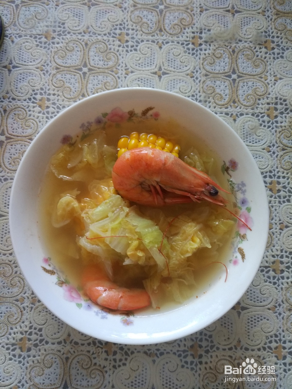 如何快速制作一份营养美味的豆腐白菜大虾汤