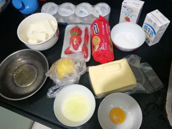 草莓奶酪慕斯蛋糕