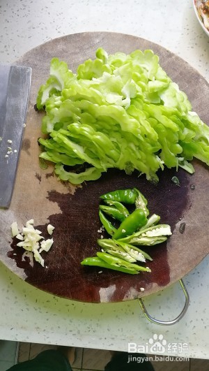 养生食补苦瓜炒鸡蛋的做法