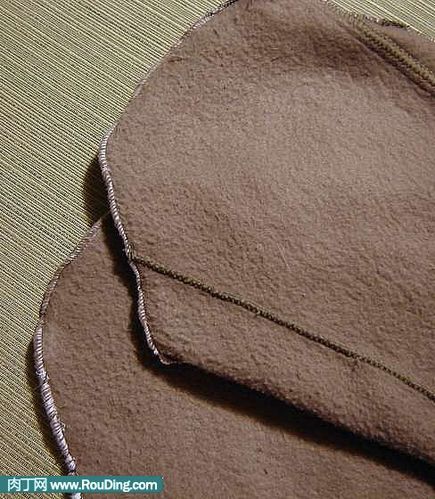 怎样用旧衣服改造DIY小熊袜子拖鞋？