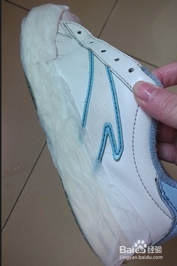 如何清除鞋边边的发黄痕迹