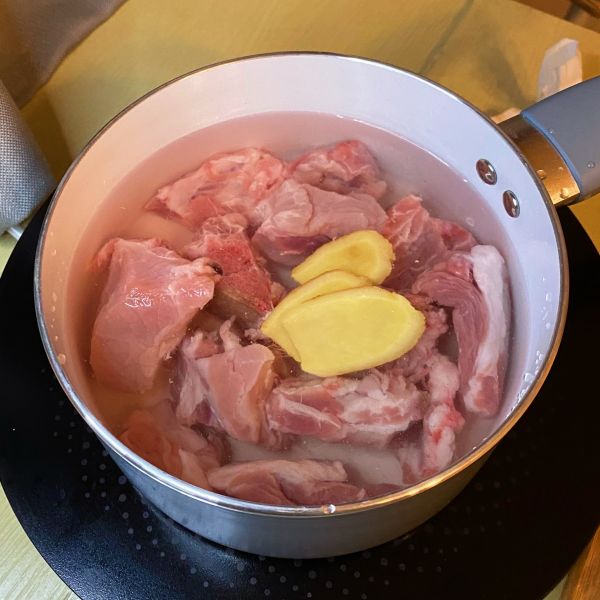 电饭煲快手排骨焖饭