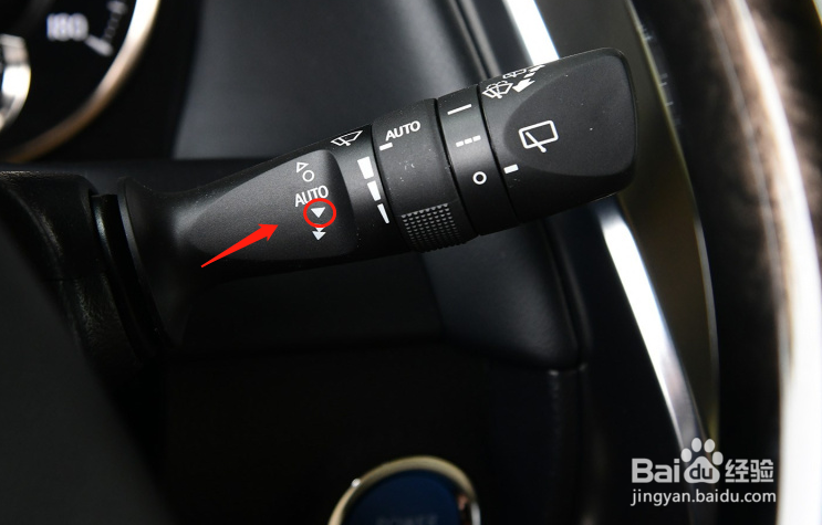 丰田埃尔法车辆雨刮的功能怎么使用