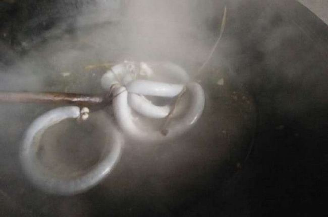 血肠是开水下锅还是冷水下锅