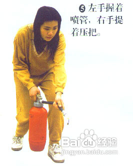 干粉灭火器的使用方法