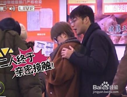 让今年公布恋情的11对明星情侣告诉你何谓爱情