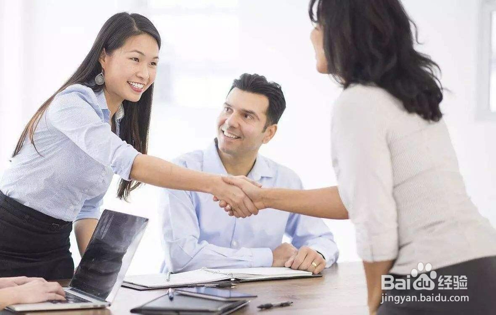 如何做自我介绍出其不意的亮相？