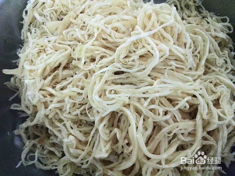 圆白菜炒饼条的做法