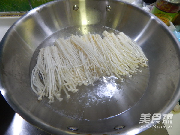黄瓜金针菇卷