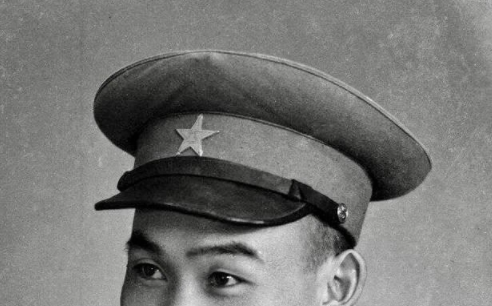 找一本现言，穿书或重生（两次或者三次），女主从窗子跳下去死了，然后又重生，有人知道叫什么名字吗