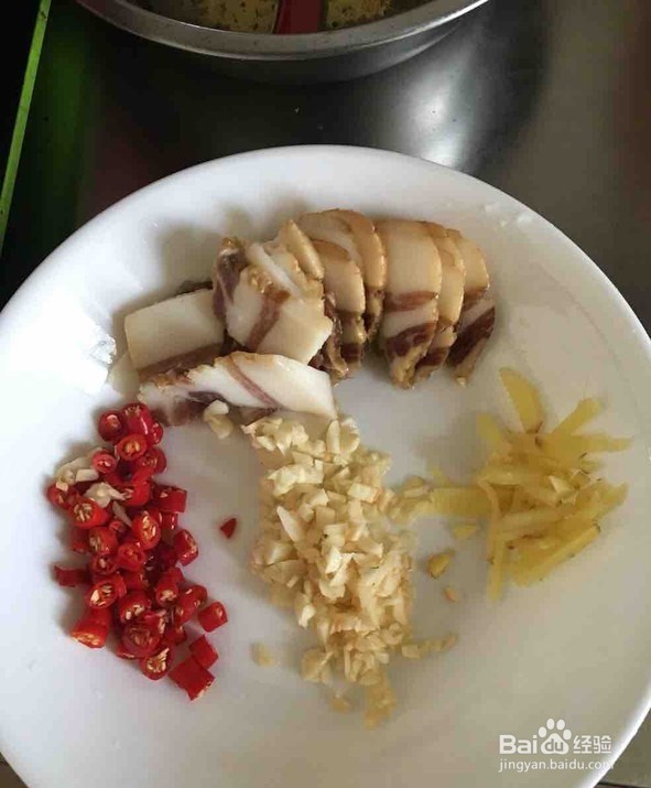 如何做营养又开胃的家常腊肉炒花菜
