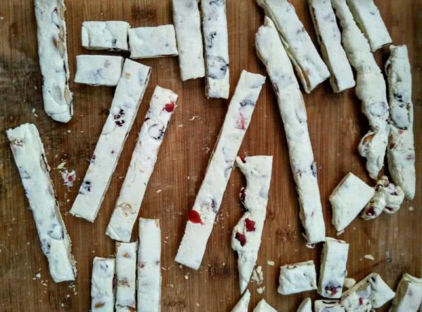 蔓越莓杏仁牛轧糖