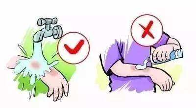 酸碱类化学烧伤，急救处理首选的方法是清水冲洗吗