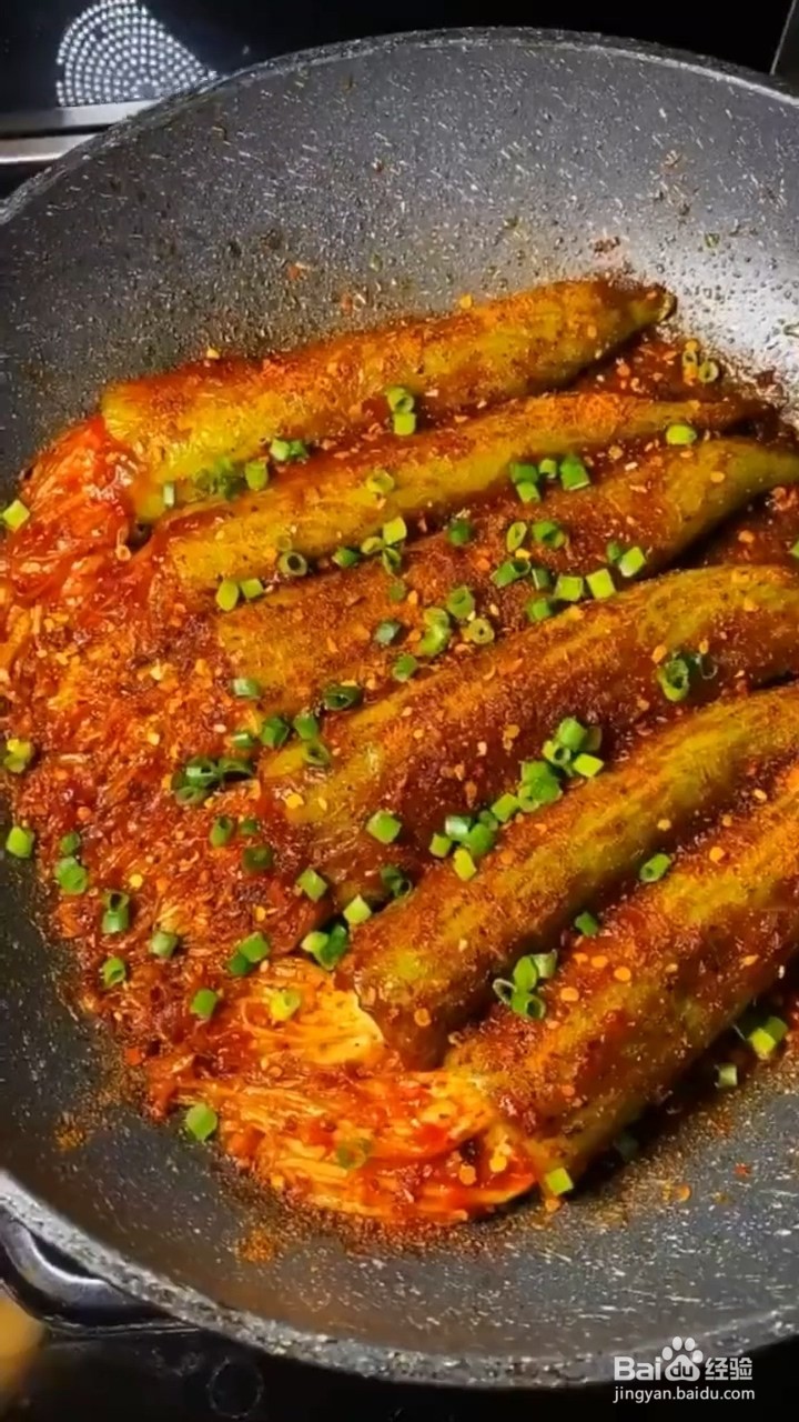 如何自制美味好吃的青椒包金针菇