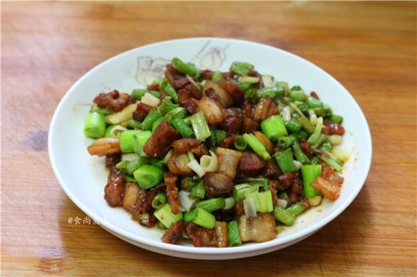 五花肉腊肠豇豆焖饭