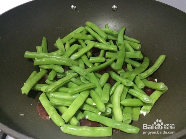 四季豆炒腊肠的做法