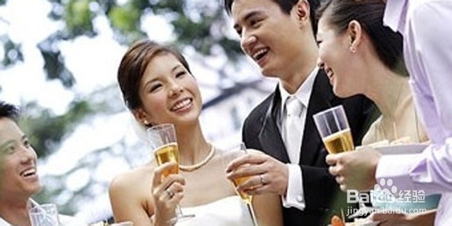 职场新人如何敬酒