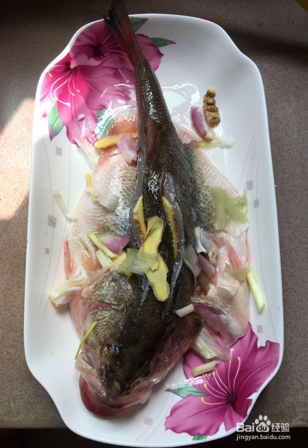 怎么做葱香鲈鱼