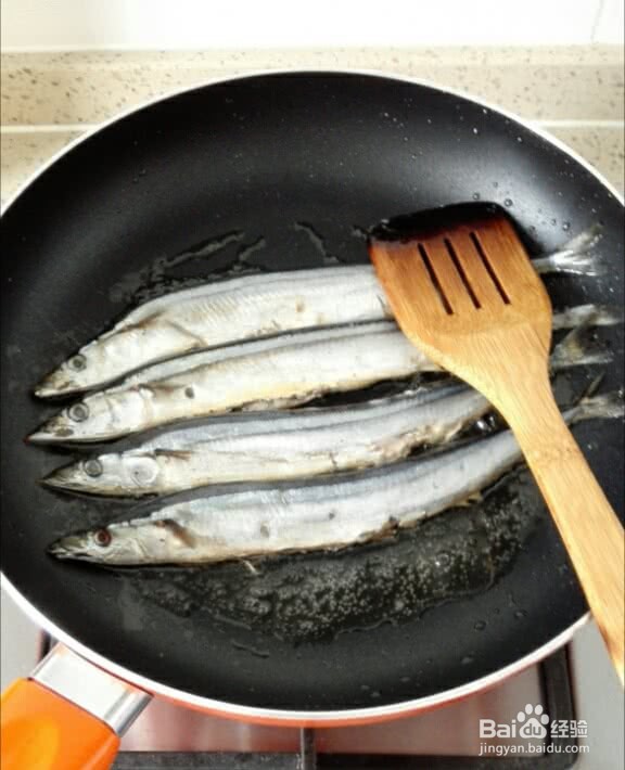 香煎秋刀鱼的做法