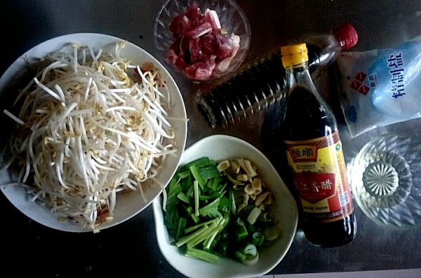 酸爽脆口猪肉炒豆芽