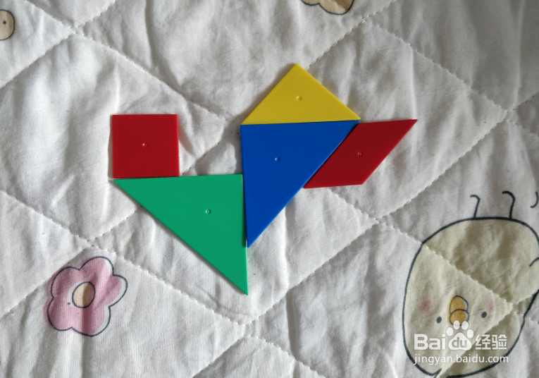 用七巧板智力拼图怎么拼一只长尾观赏鸡？