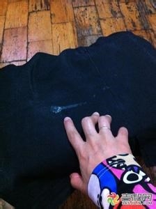 衣服被口香糖粘住怎么办