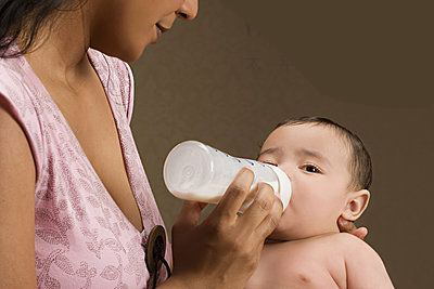 给新生儿选购奶瓶需要注意什么？