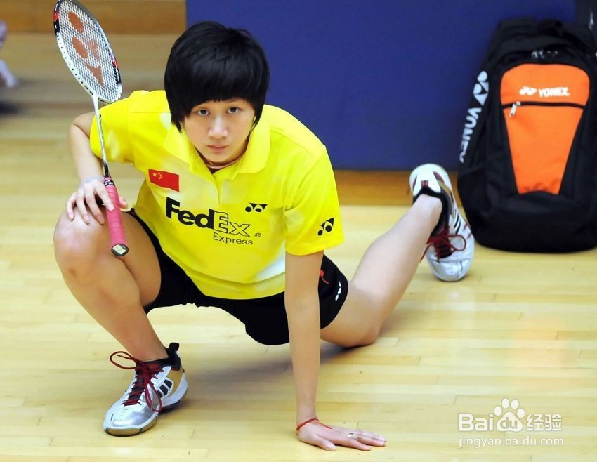 三个小动作，轻松搞定羽毛球赛前腿部热身