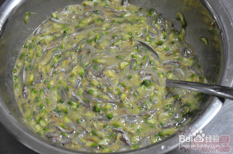 鲜美异常的槐花银鱼炒鸡蛋