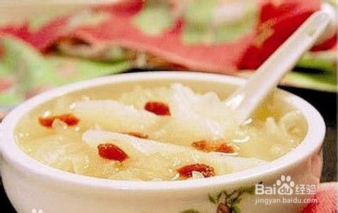 如何应对秋天嗓子疼