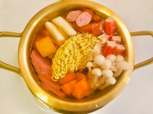 教你制作美味的辣年糕火锅