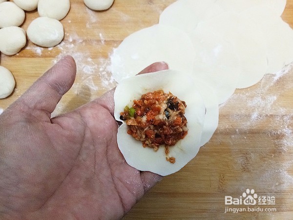 胡萝卜木耳鲜肉锅贴怎么做才好吃