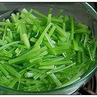 芹菜花生怎么做