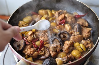 无油香菇栗子鸡