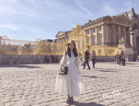 初秋修饰身材攻略!跟着达人用「宽松」政策穿出显瘦复古时尚