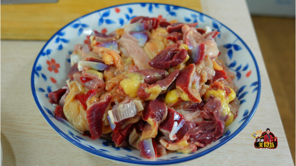 泡椒酸豆角炒鸡杂